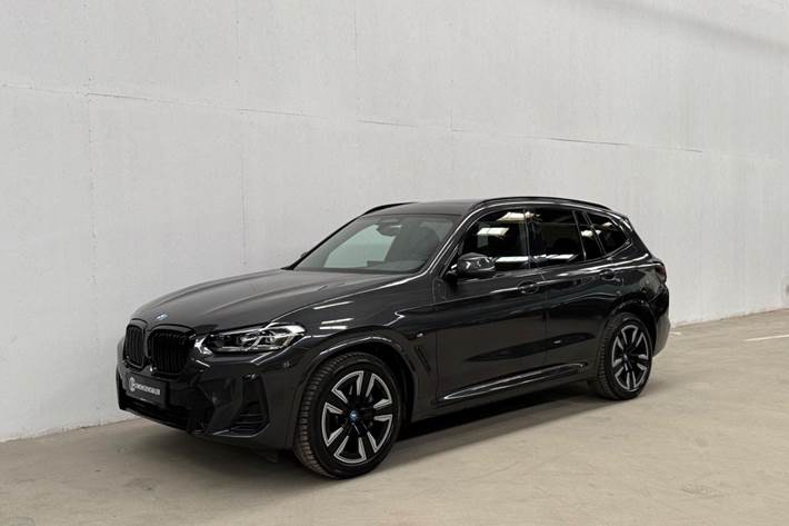 Grå BMW iX3 fra 2022