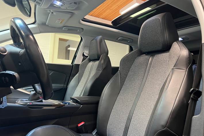 Sort Peugeot 3008 fra 2018