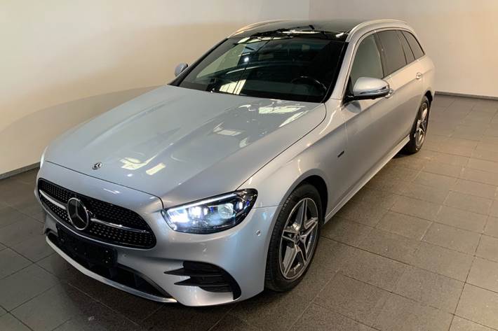 Sølv Mercedes E300 de fra 2021