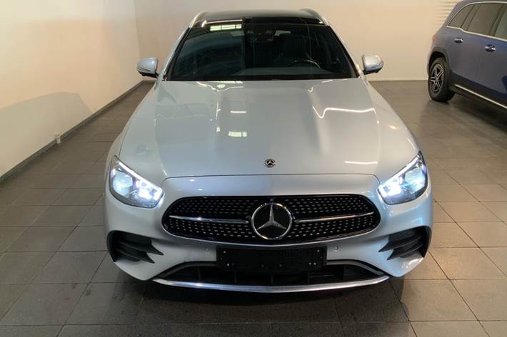 Sølv Mercedes E300 de fra 2021