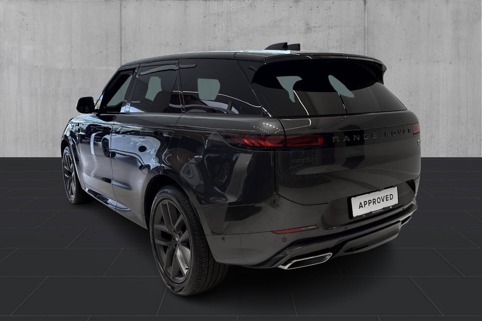 Grå Land Rover Range Rover sport fra 2023