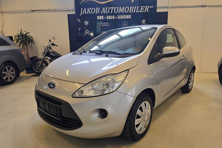 Sølv Ford Ka fra 2014 set udefra