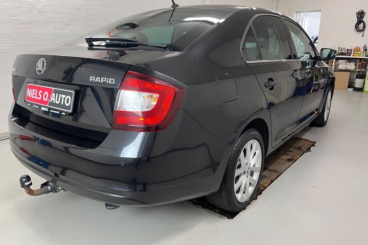 Sort Skoda Rapid fra 2017