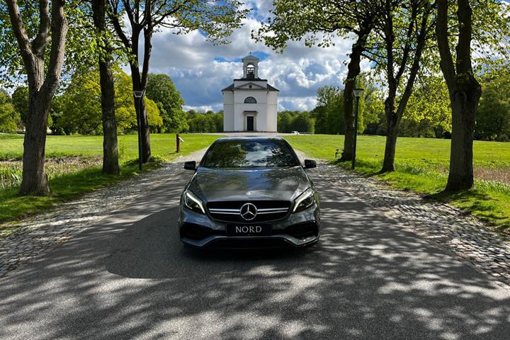 Grå Mercedes A45 fra 2016