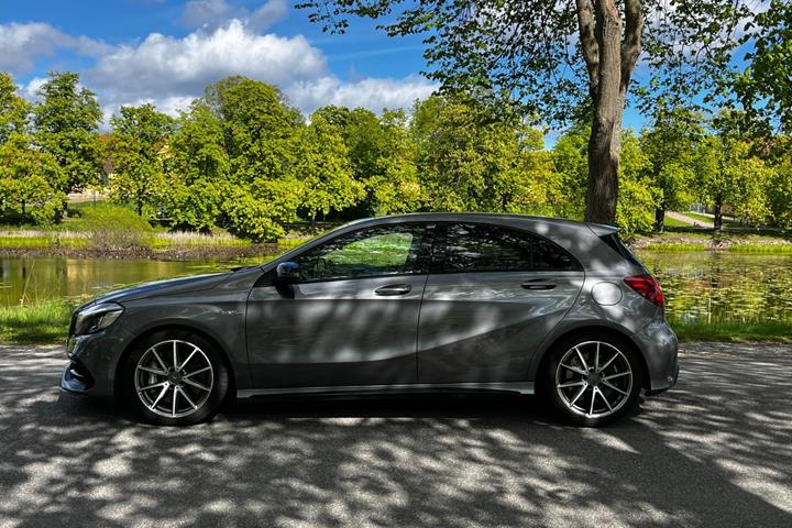 Grå Mercedes A45 fra 2016