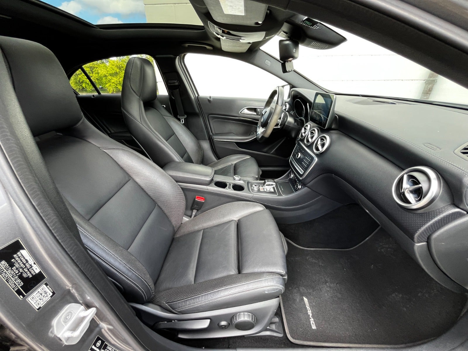 Grå Mercedes A45 fra 2016