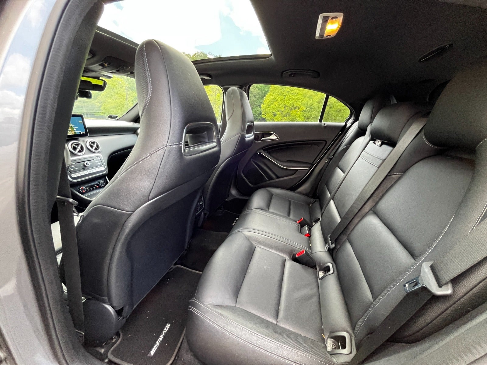 Grå Mercedes A45 fra 2016