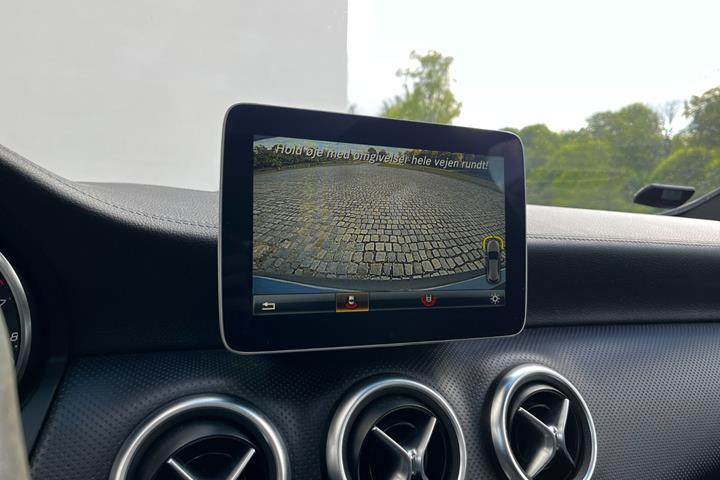 Grå Mercedes A45 fra 2016