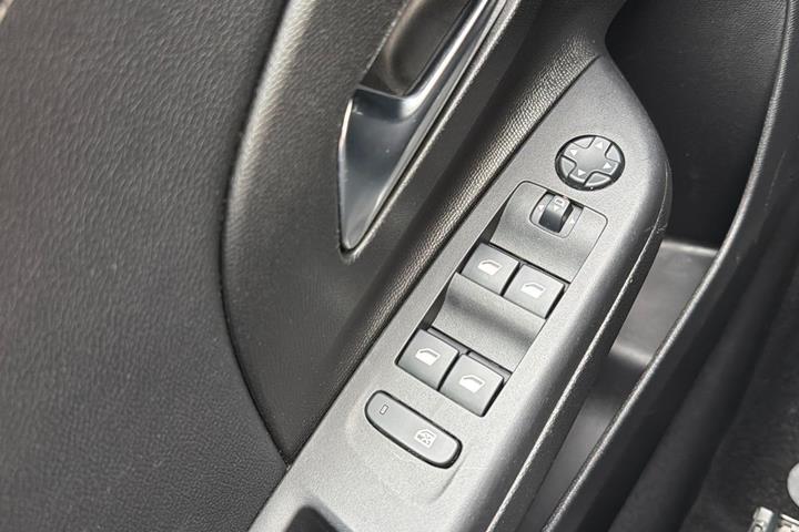 Sort Opel Corsa fra 2021