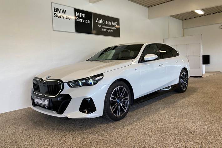 Hvid BMW i5 fra 2024