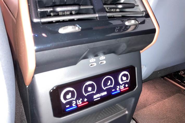 Hvid BMW i5 fra 2024