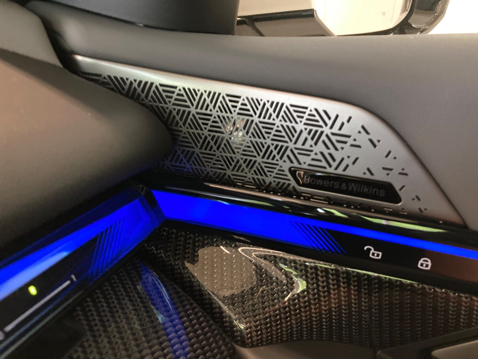 Hvid BMW i5 fra 2024
