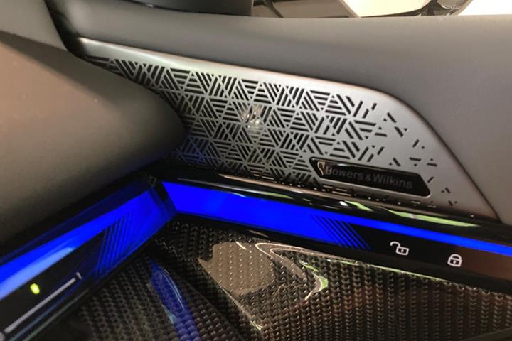Hvid BMW i5 fra 2024