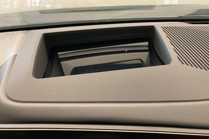 Hvid BMW i5 fra 2024