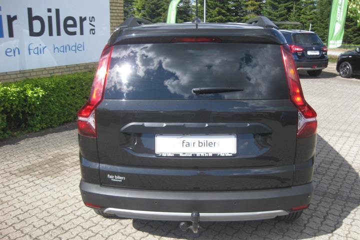 Sort Dacia Jogger fra 2022 set udefra
