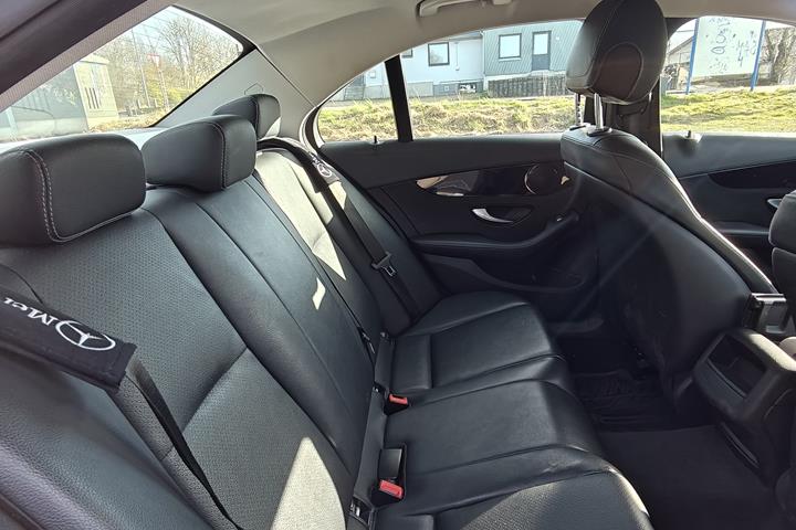 Hvid Mercedes C-Klasse fra 2015