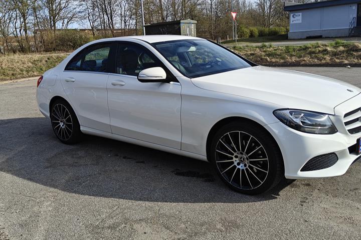 Hvid Mercedes C-Klasse fra 2015