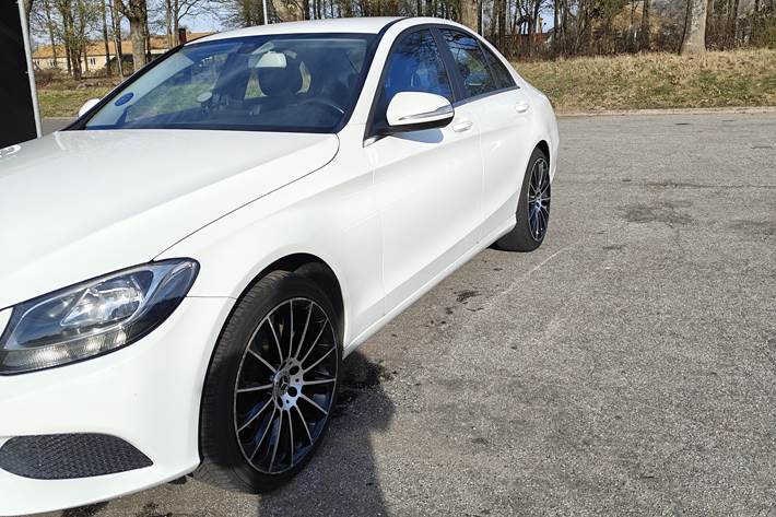 Hvid Mercedes C-Klasse fra 2015