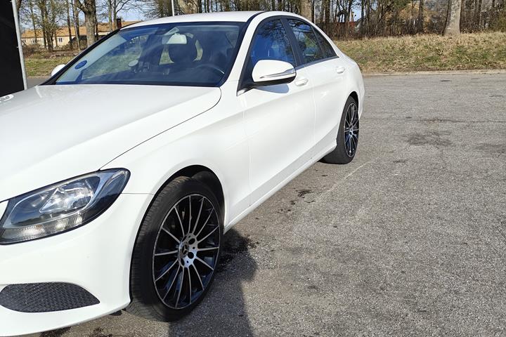 Hvid Mercedes C-Klasse fra 2015