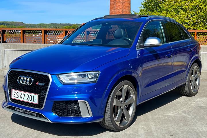 Blå Audi RS Q3 fra 2014