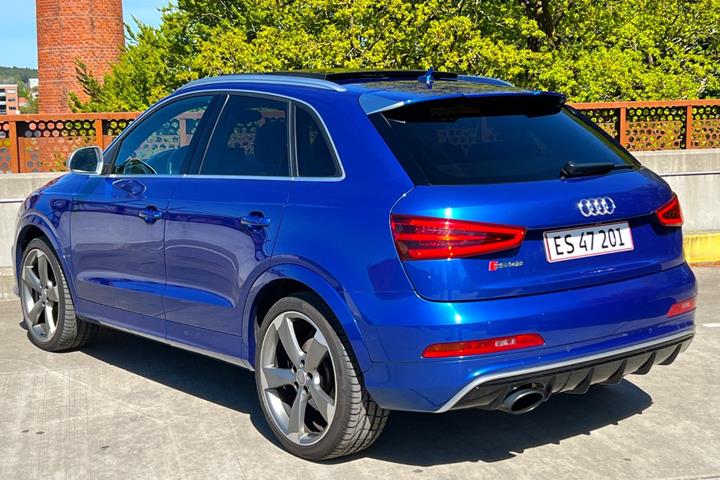 Blå Audi RS Q3 fra 2014