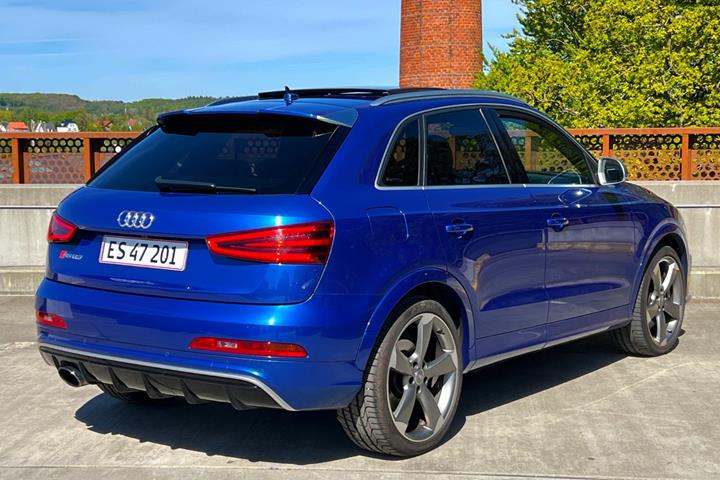 Blå Audi RS Q3 fra 2014
