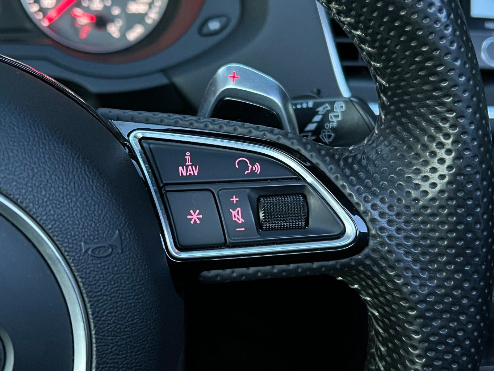 Blå Audi RS Q3 fra 2014 set indefra