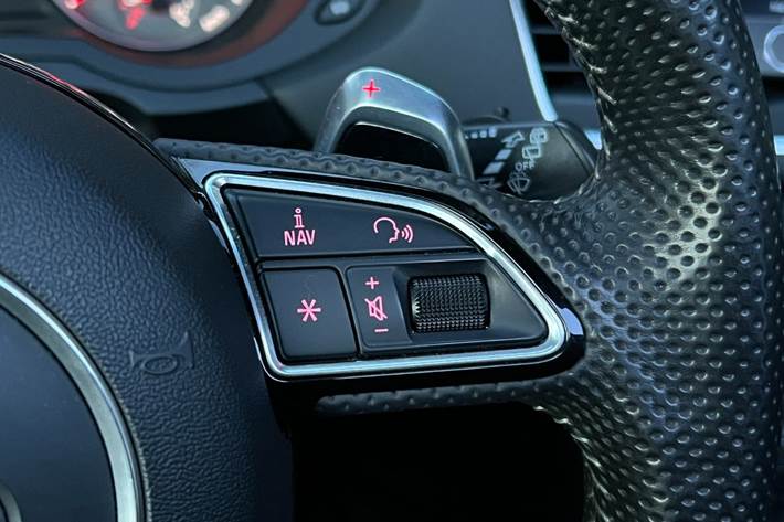 Blå Audi RS Q3 fra 2014 set indefra