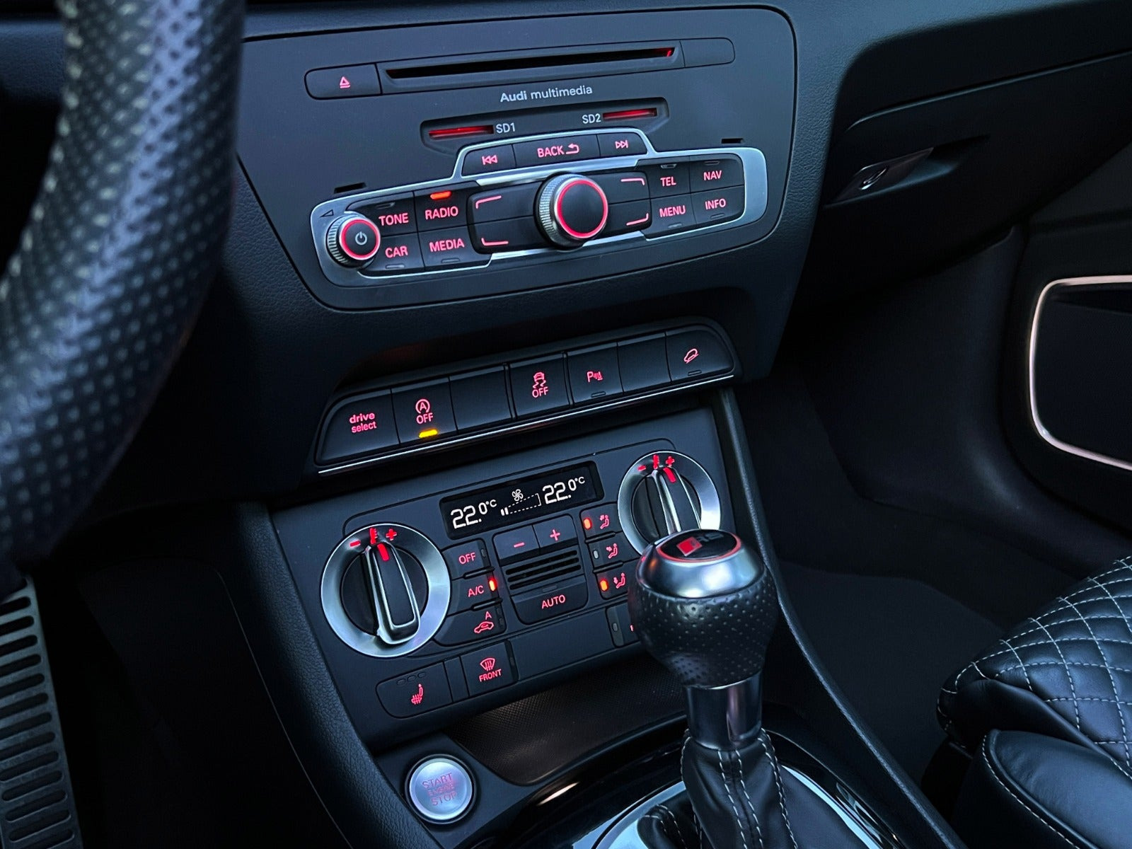 Blå Audi RS Q3 fra 2014 set indefra