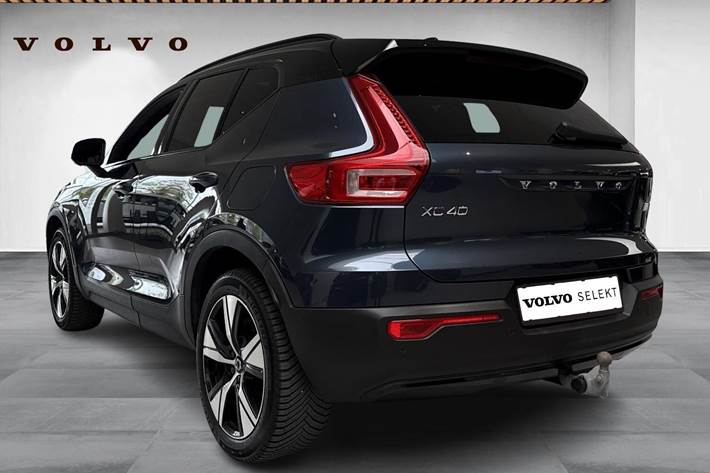 Blå Volvo XC40 fra 2021