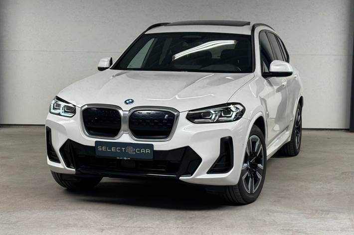 Hvid BMW iX3 fra 2023 set udefra