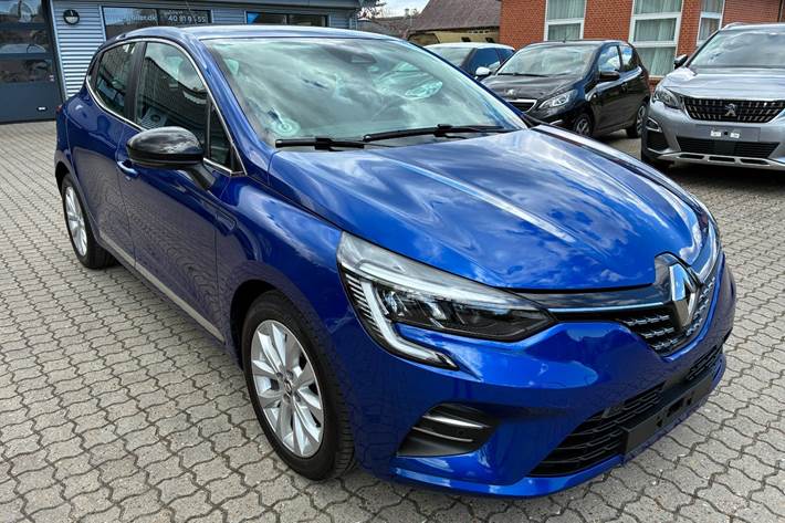 Blå Renault Clio V fra 2020
