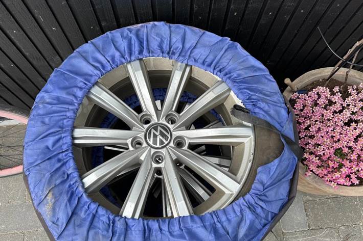 Grå VW Passat fra 2020