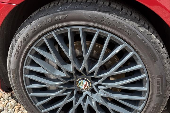 Rød Alfa Romeo Spider fra 2007