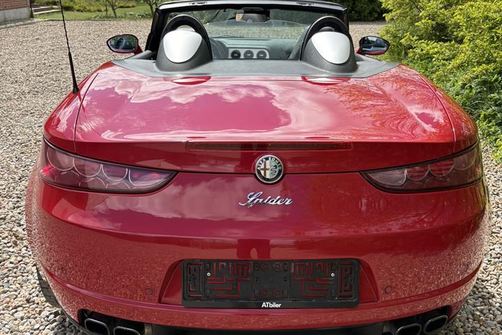 Rød Alfa Romeo Spider fra 2007