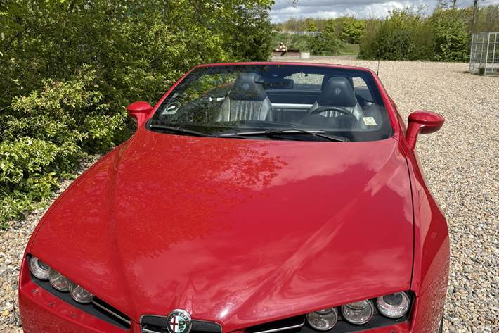 Rød Alfa Romeo Spider fra 2007
