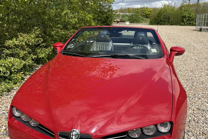 Rød Alfa Romeo Spider fra 2007