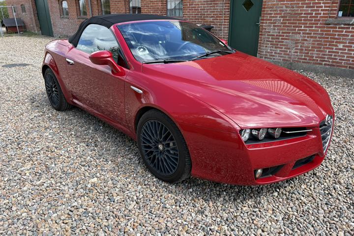 Rød Alfa Romeo Spider fra 2007