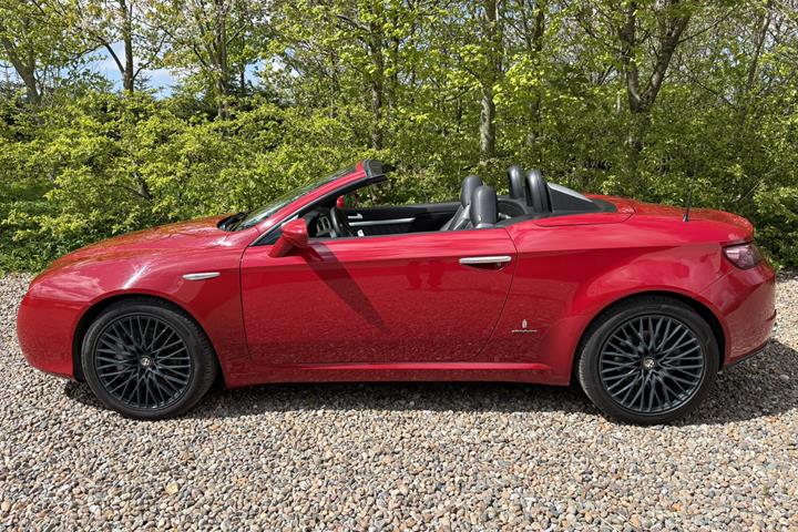 Rød Alfa Romeo Spider fra 2007