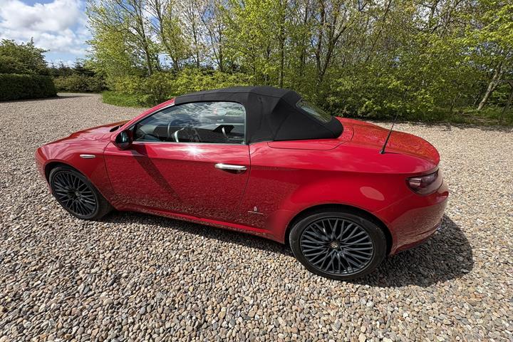 Rød Alfa Romeo Spider fra 2007