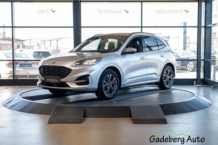 Sølv Ford Kuga fra 2020 set udefra