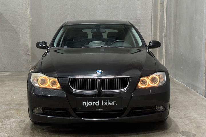 undefined BMW 325i fra 2007 set udefra