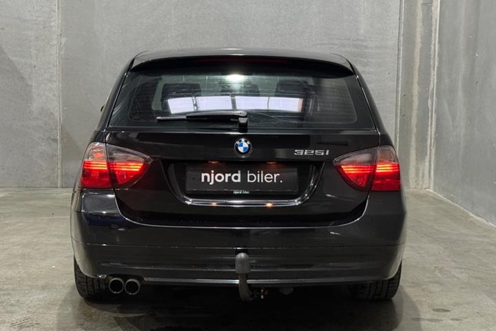 undefined BMW 325i fra 2007 set udefra