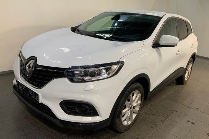Hvid Renault Kadjar fra 2019 set udefra