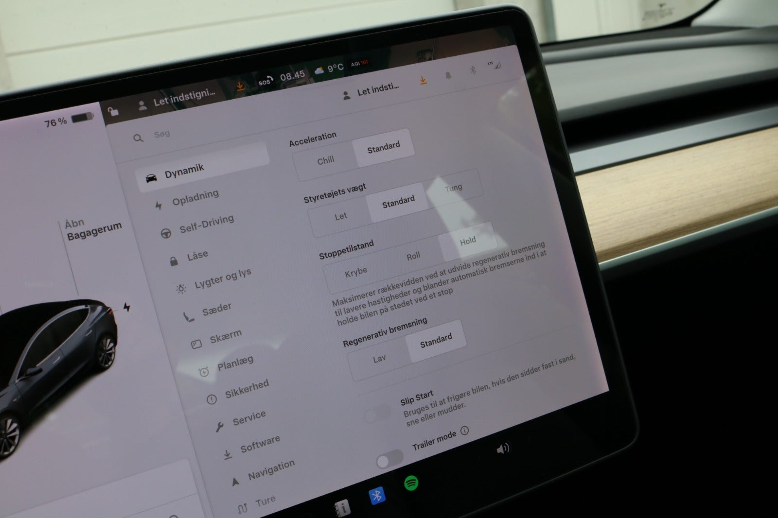 Grå Tesla Model 3 fra 2020