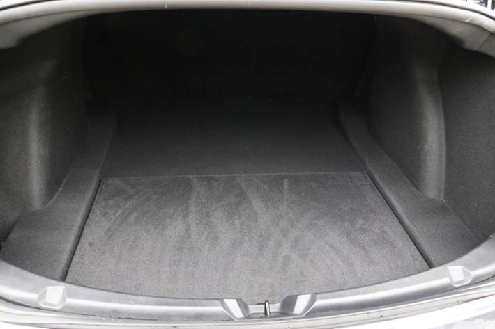 Grå Tesla Model 3 fra 2020