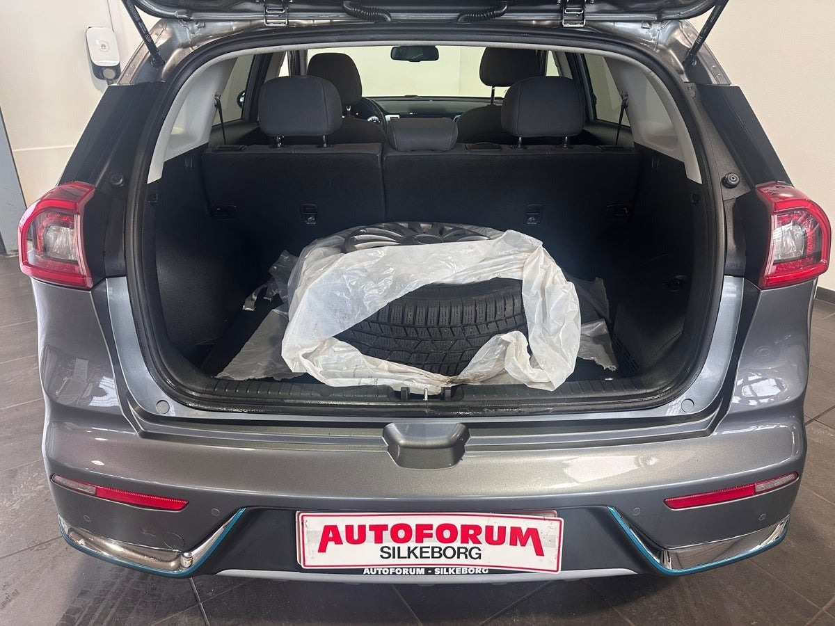 Grå Kia Niro fra 2018