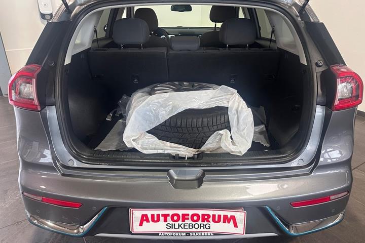 Grå Kia Niro fra 2018