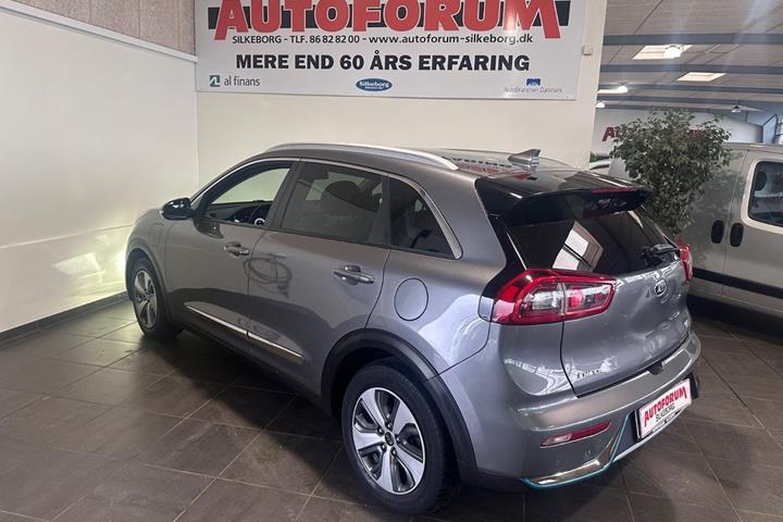 Grå Kia Niro fra 2018