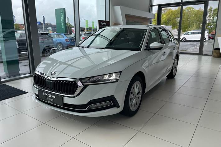 Hvid Skoda Octavia fra 2022